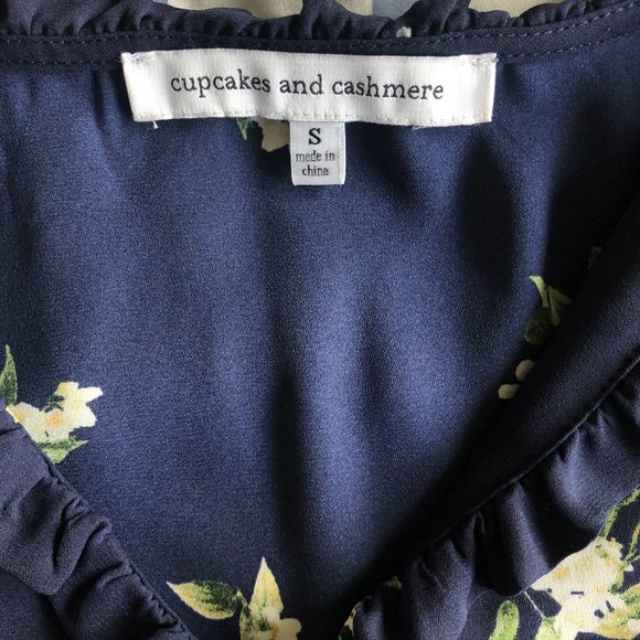 CUPCAKES AND CASHMERE BLOUSE SIZE S - Picture 4 of 9